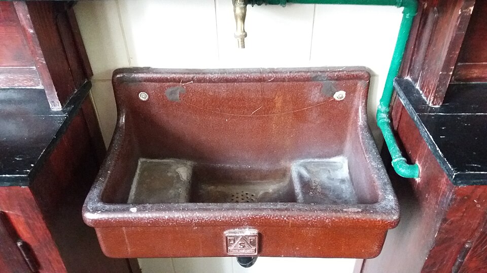 Laboratory sink, 1904.jpg