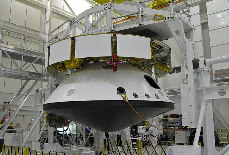 Msl capsule cruiseStage.jpg